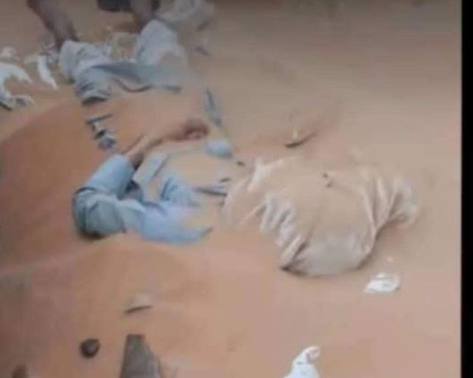 العثور على جثة مواطن دفنتها الرمال وبجواره سلاحه في صحراء مأرب