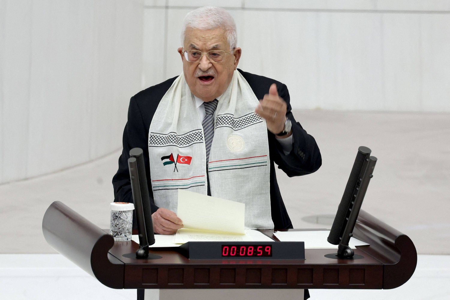 عباس أمام البرلمان التركي: «قرّرت الذهاب إلى غزة» مع القيادة الفلسطينية