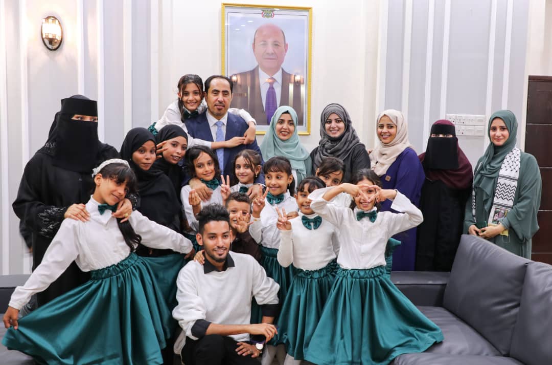 الوزير البكري يستقبل زهرات عدن عقب إفشال الاحتفال بيوم الشباب