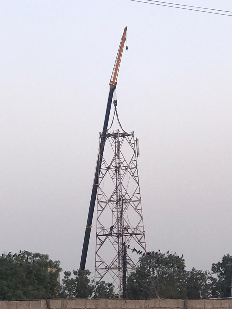 أهالي منطقة العريش يستغربون تصريح وزير الاتصالات حول سقوط برج الاتصالات