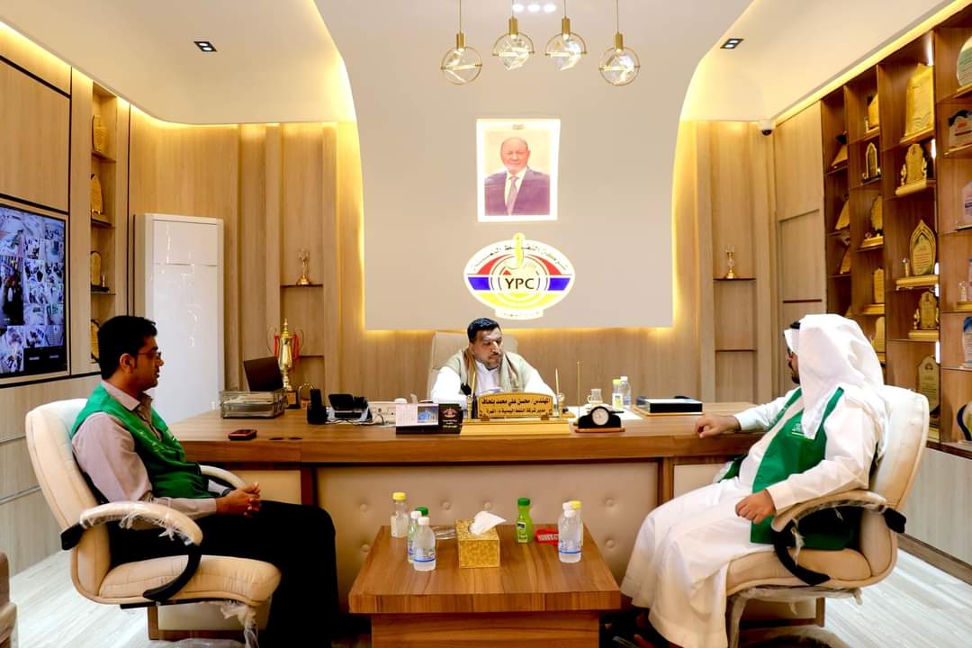 لقاء يناقش سُبل التعاون المشترك بين شركة النفط بالمهرة والبرنامج السعودي لتنمية وإعمار اليمن