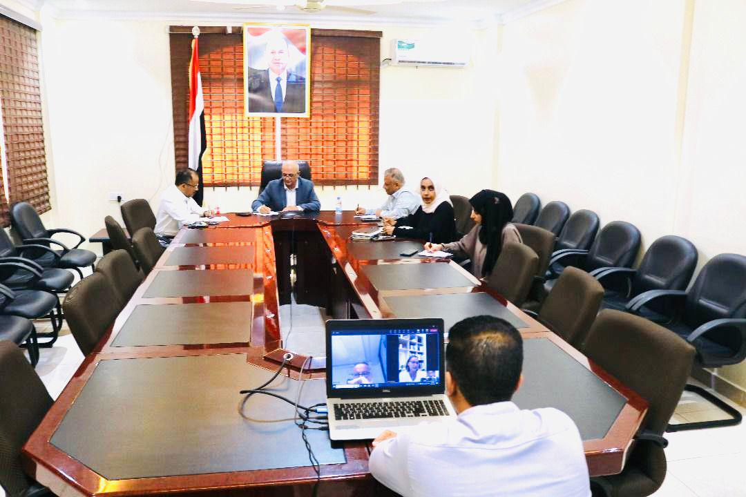 في عدن .. الوزير الشرجبي يبحث مع مجموعة المانحين دعم قطاع المياه