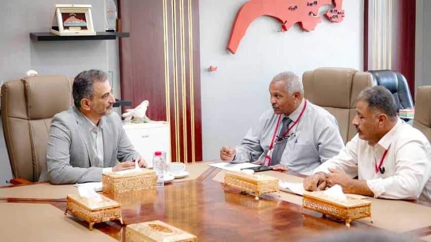 لملس يطلع على الترتيبات الجارية لعودة الشركة الصينية لصيانة مصافي عدن