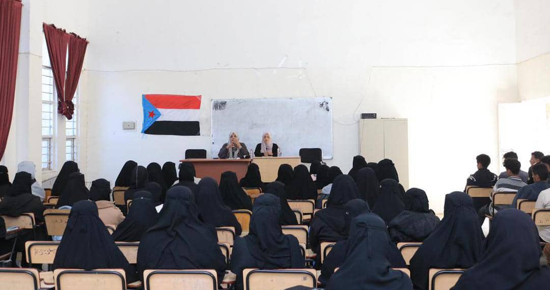 فريق التواصل وتعزيز الوعي السياسي للمجلس الانتقالي الجنوبي يلتقي بالطلاب والهيئة التعليمية في كلية يافع