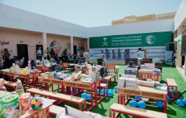 مركز الملك سلمان يوزع مقاعد دراسية ومستلزمات تعليمية لمراكز محو الأمية وذوي الإعاقة في المهرة