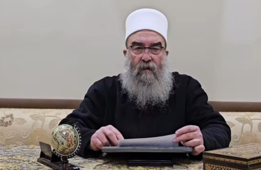 الزعيم الروحي للموحدين الدروز في سوريا يوضح حول إعادة الرتل العسكري التابعة للإدارة السورية الجديدة ومنعها من دخول السويداء