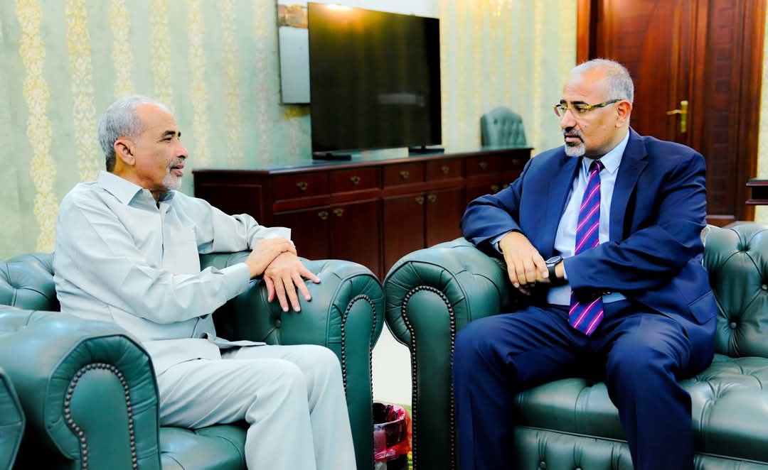 عدن .. القائد الزُبيدي يناقش مع الفريق الصبيحي مستجدات الأوضاع العسكرية والإنسانية