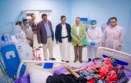 المحافظ بن الوزير يدشّن جهاز غسيل كلى حديث بهيئة مستشفى شبوة