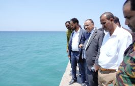 وزير النقل يتفقد سير العمل في ميناء سقطرى القديم (حولاف)