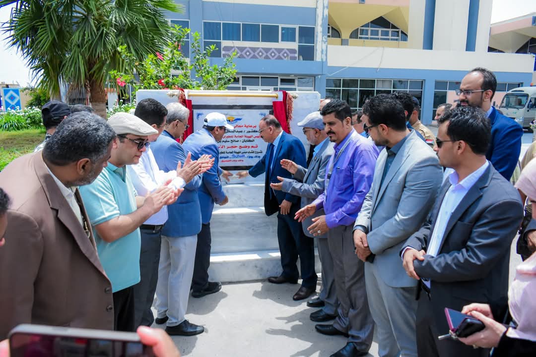 وزير النقل ورئيس الهيئة العامة للطيران يضعان حجر الاساس لمشروع مبنى الهيئة العامة للطيران المدني