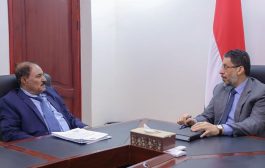 رئيس الوزراء يبحث مع محافظ الضالع الأوضاع الحالية واحتياجات المحافظة العاجلة