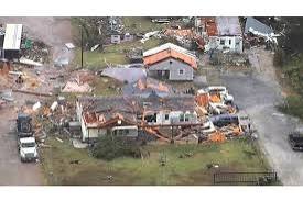 مصرع 3 أشخاص جراء العواصف في ولاية مسيسيبي الأمريكية واقتلاع اسقف المنازل