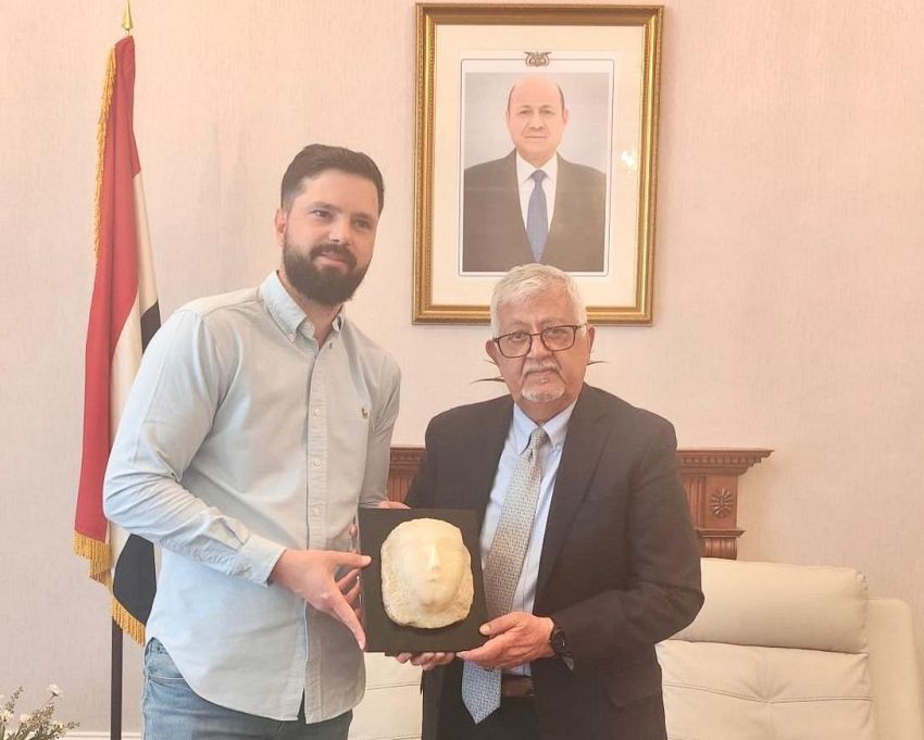 اليمن يتسلم قطعة أثرية قتبانية يعود تاريخها إلى 100 سنة قبل الميلاد