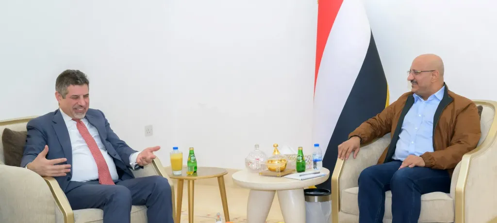 مباحثات أمريكية مع ‘‘طارق صالح’’ لإنهاء هجمات الحوثيين في البحر الأحمر