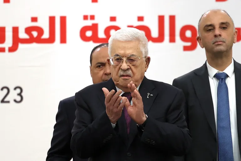 عباس يشتم المقاومة الفلسطينية وأميركا ويثير غضب المغردين