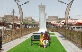 مدير عام مديرية الحوطة يتسلم مجسم البريد بعد استكمال العمل فيه