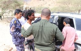 أمن المكلا يلقي القبض على المعتدي على بائع الآيسكريم ويواصل ملاحقة بقية المتورطين