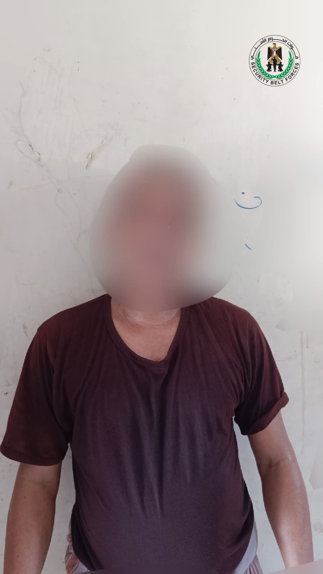قوات الحزام الأمني تلقي القبض على مطلوب أمني في بعدن