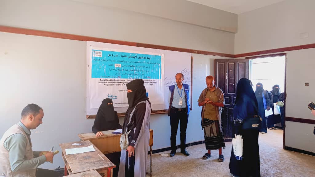 في تعز .. تدشين صرف المساعدات النقدية في الشمايتين