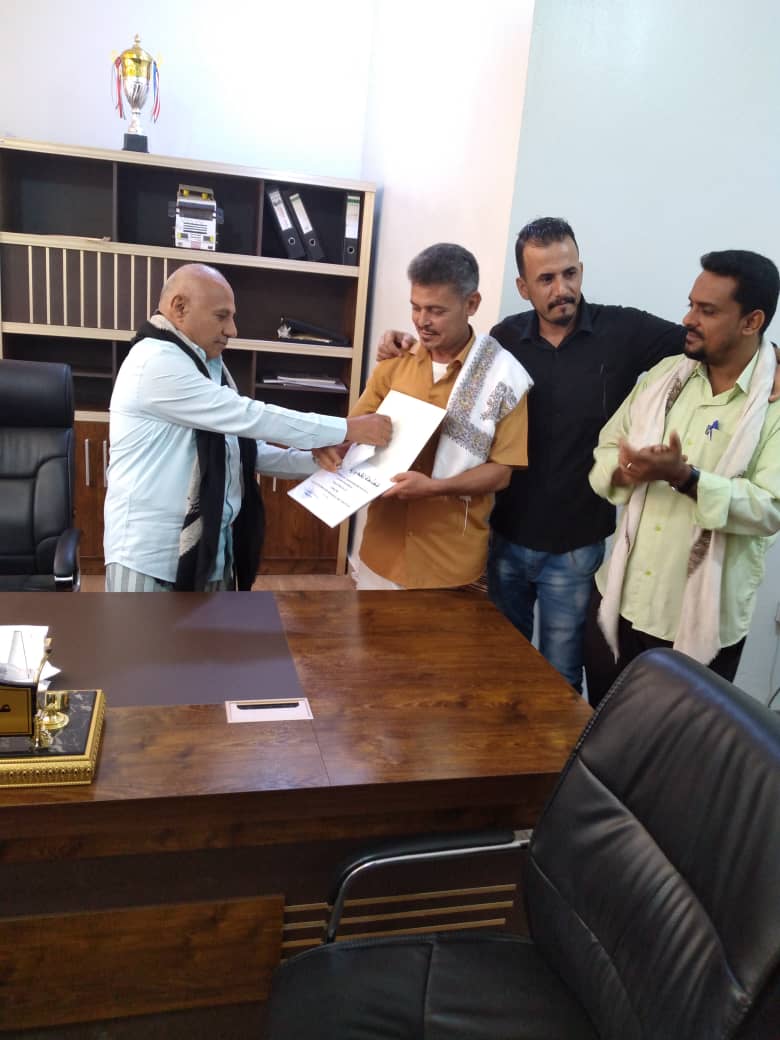 مدير عام فرع هيئة النقل يعزي في وفاة الموظف علاء عبدالله