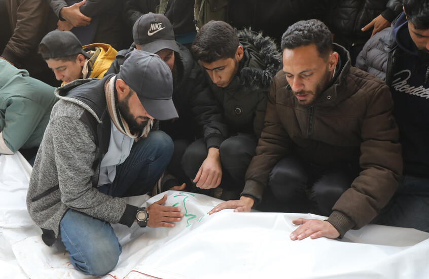 استشهاد 16 شخصا من عائلة واحدة بقصف إسرائيلي على قطاع غزة