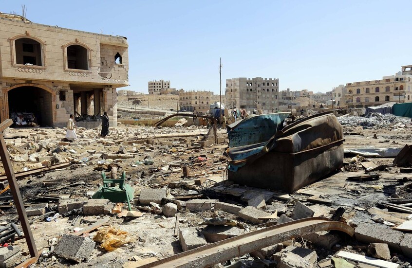 الحوثيون يعلنون ارتفاع القتلى والمصابين في القصف الأمريكي الذي استهدف مصنعا للسيراميك بصنعاء