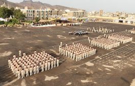 وزير الدفاع يشهد حفل تخرج الدفعة الثالثة جامعيين في الكلية الحربية بعدن
