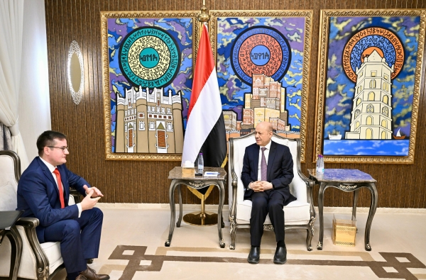 العليمي يشيد بمواقف روسيا الى جانب اليمن ويبحث جدول زيارته لموسكو نهاية مايو الجاري
