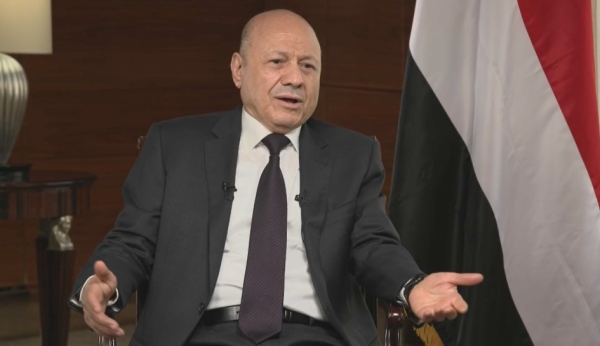 تصريحات العليمي عن الحوثيين وطائرات اليمنية تُشعل السوشيال ميديا