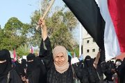 صرخة عدنية نسوية: عندما تتصدر المرأة الجنوبية واجهة النضال من أجل الحياة الكريمة