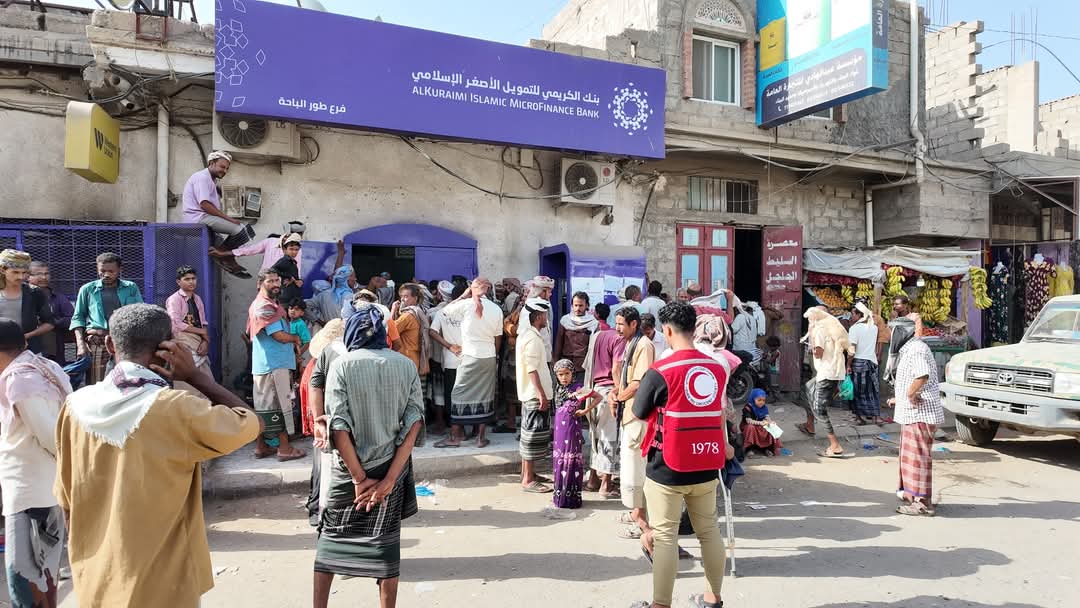 تدشين توزيع المساعدات النقدية ضمن مشروع النقد مقابل الغذاء في مديرية طور الباحة لحج 