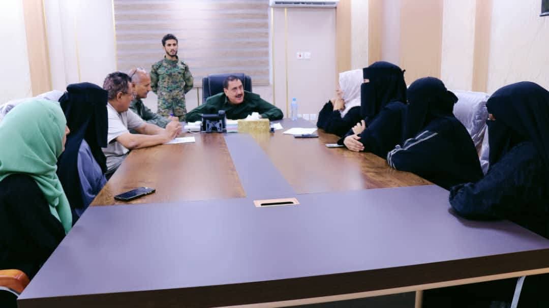 مدير أمن عدن.. يشيد بدور الشرطة النسائية ويحُثّ المستجدات على الانضباط واليقظة الأمنية