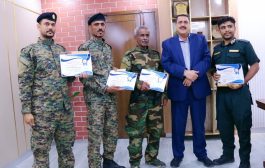 مدير أمن عدن يكرم مدير شرطة الممدارة وعدد من افراده