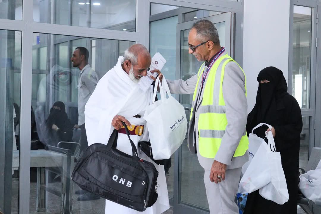 الأمين العام يدشن تسيير رحلات حجاج المهرة عبر مطار الغيضة إلى جدة شي