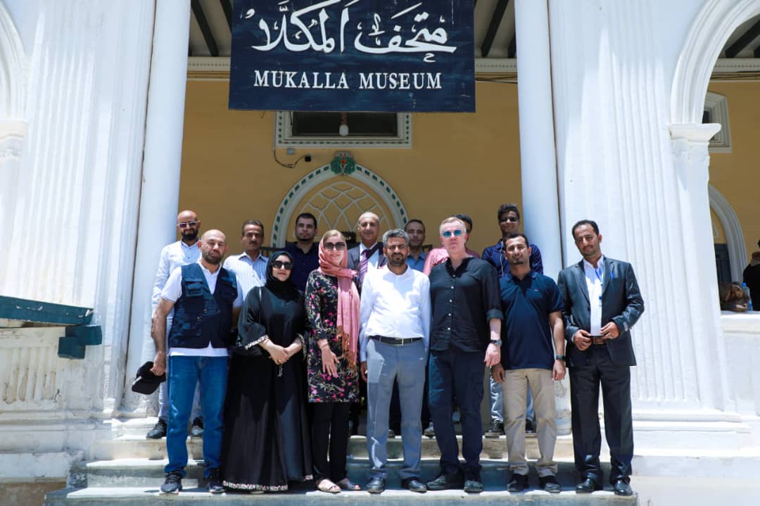 وفد من السفارة الهولندية يزور المكلا للاطلاع على مشاريع ثقافية وتنموية