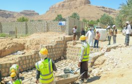 مدير عام مديرية تريم يطلع على مشروع من الغذاء إلى الصمود
