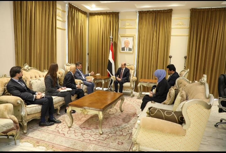 الزنداني يطالب بتعزيز التنسيق مع واشنطن في القضايا المشتركة