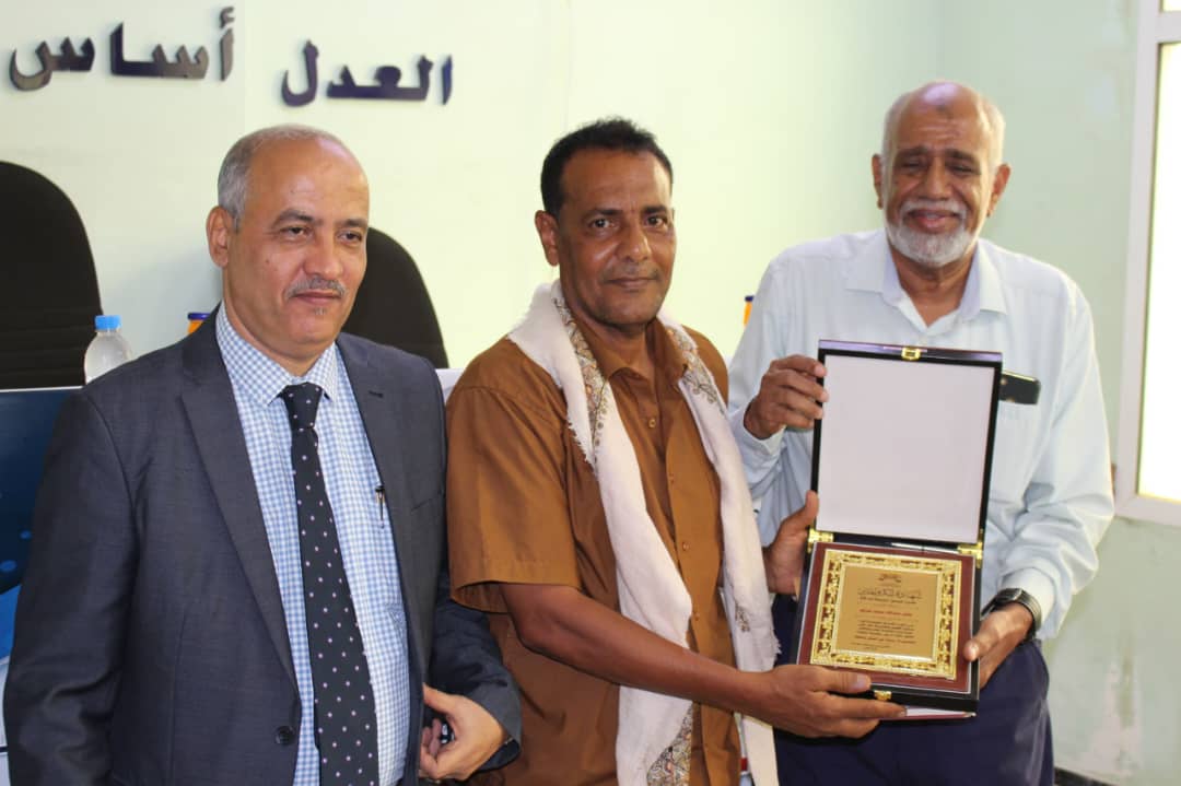 محكمة استئناف حضرموت تكرّم موظفيها المتميزين وتودّع متقاعدين في حفل وفاء بالمكلا