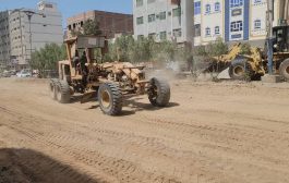 استمرار استكمال مشروع إعادة تأهيل شارع الخمسين بالمنصورة عدن