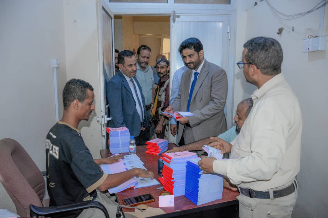 نائب وزير النقل يتفقد سير العمل في الهيئة العامة لتنظيم شؤون النقل البري