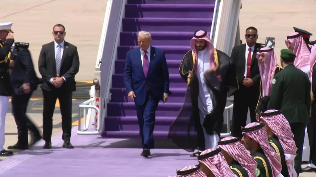 ترامب يصل إلى السعودية ضمن جولة خليجية تشمل الإمارات وقطر 