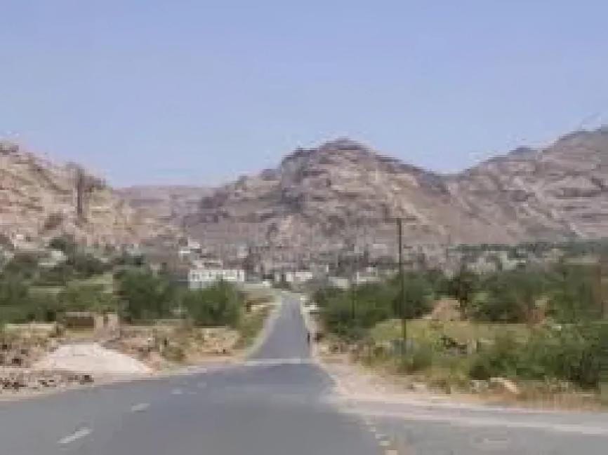 مصدر محلي ينفي فتح طريق دمت – الضالع: الطريق لا تزال مغلقة ولا توجد ضمانات أو إشراف أممي