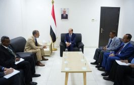 وزير الخارجية يلتقي في عدن المنسق المقيم للأمم المتحدة في اليمن