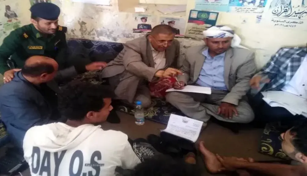 حولت السجون إلى معسكرات .. مليشيات الحوثي تُجند قسراً أكثر من 80 سجيناً في حجة