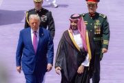 موقع عبري: قوات الشرعية في اليمن ممزقة وأمريكا خيبت آمال السعودية في حرب الحوثيين