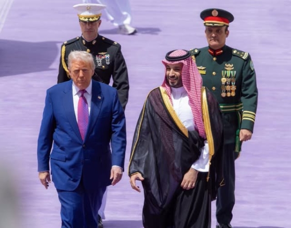 موقع عبري: قوات الشرعية في اليمن ممزقة وأمريكا خيبت آمال السعودية في حرب الحوثيين