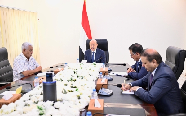 صحيفة: الحكومة بعدن تصل إلى طريق مسدود بشأن وقف انهيار العملة وخيار الطباعة يعود للواجهة