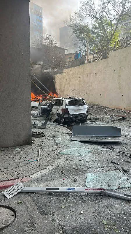 مدير عام نجمة داوود الحمراء ينفي وجود تسرب مواد خطرة بعد القصف الإيراني