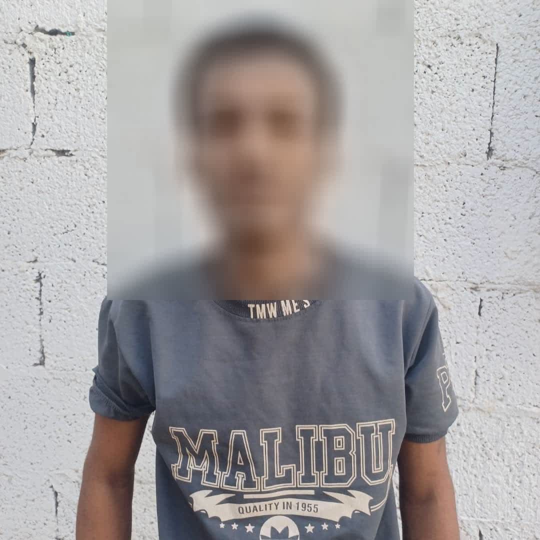 أمن عدن يلقي القبض على متهم بجرائم سرقة بالمنصورة