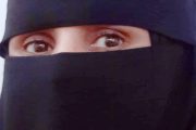 كيف لا اصرخ ..